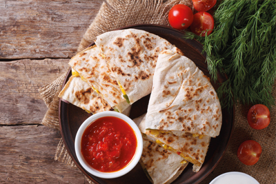 Quesadillas con pollo, zucchine e philadelphia