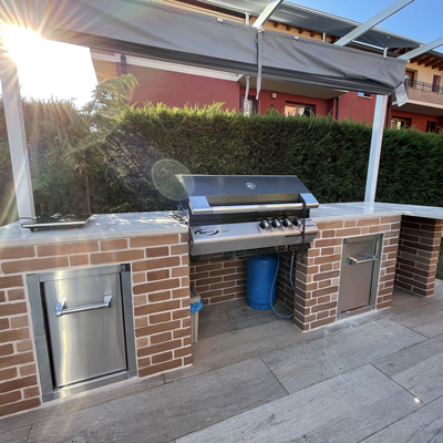 STRUTTURA ESTERNA CON BARBECUE